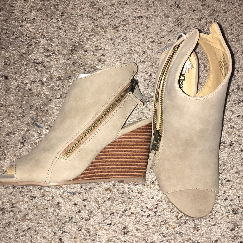 Brand new with tags ankle peep toe booties